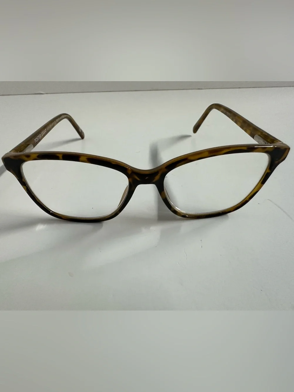 Foster Grant Brown Tortoise Shell Readers with Case & Cloth